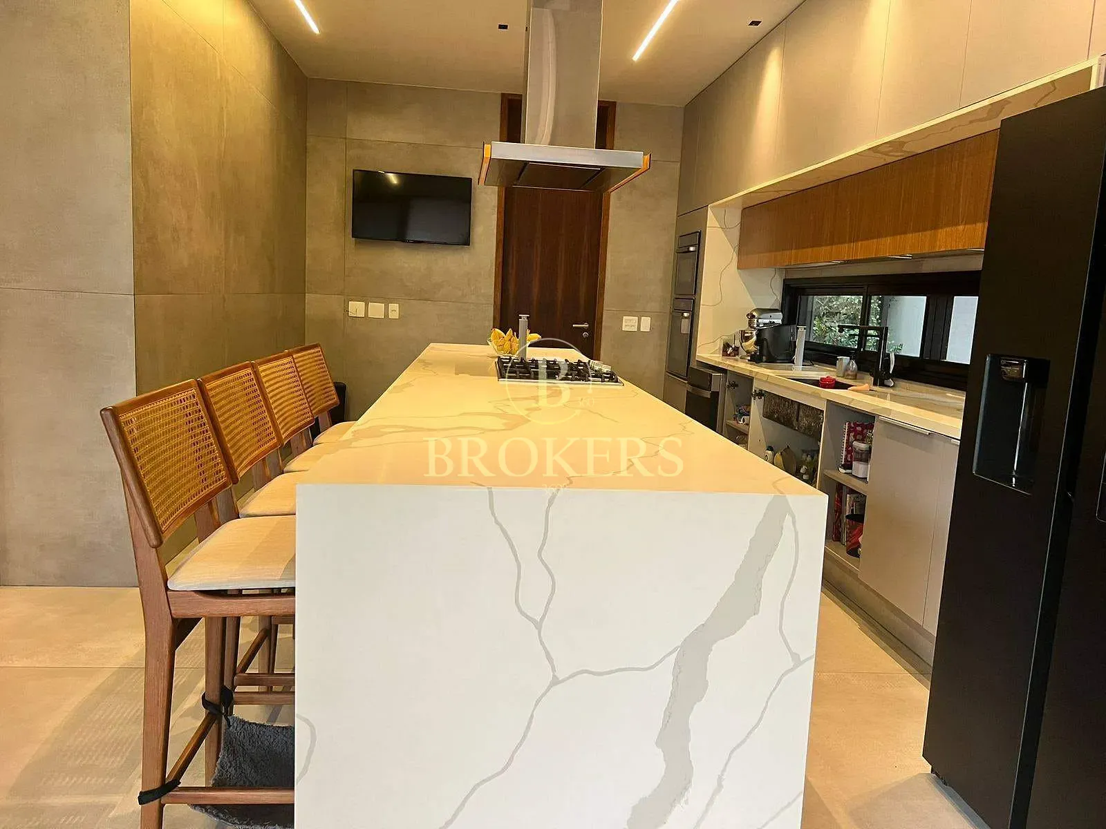 Moderna e sofisticada: Casa triplex no Alphaville com elevador, 5 suítes e terraço panorâmico por R — foto 11