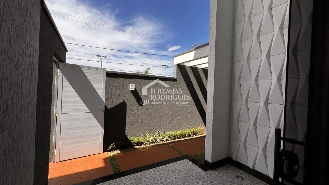 Casa à venda com 3 dormitórios no Condomínio Campos do Conde II em Tremembé/SP.