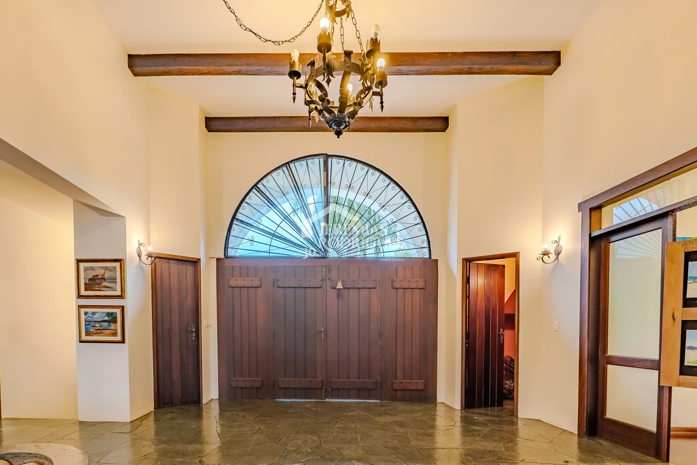 Mansão à venda com 7suítes no Condomínio Santa Rita em Ubatuba/SP.