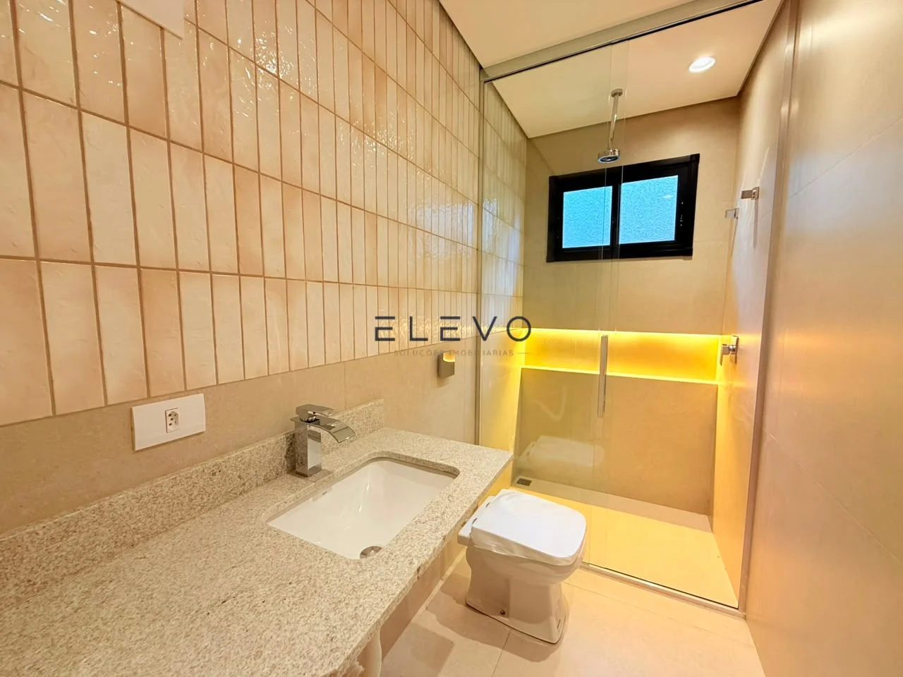 Casa Alto Padrão à Venda no Jardim Real | 3 Suítes, Automação Alexa e Piscina Aquecida