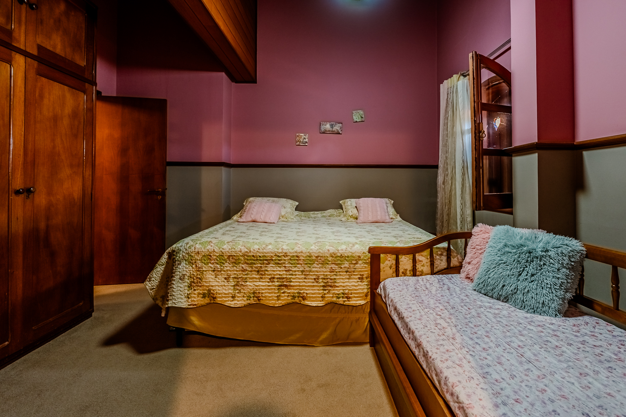Apartamento duplex à venda, 216 m² no Edifício Village Chamonix em Campos do Jordão/SP.