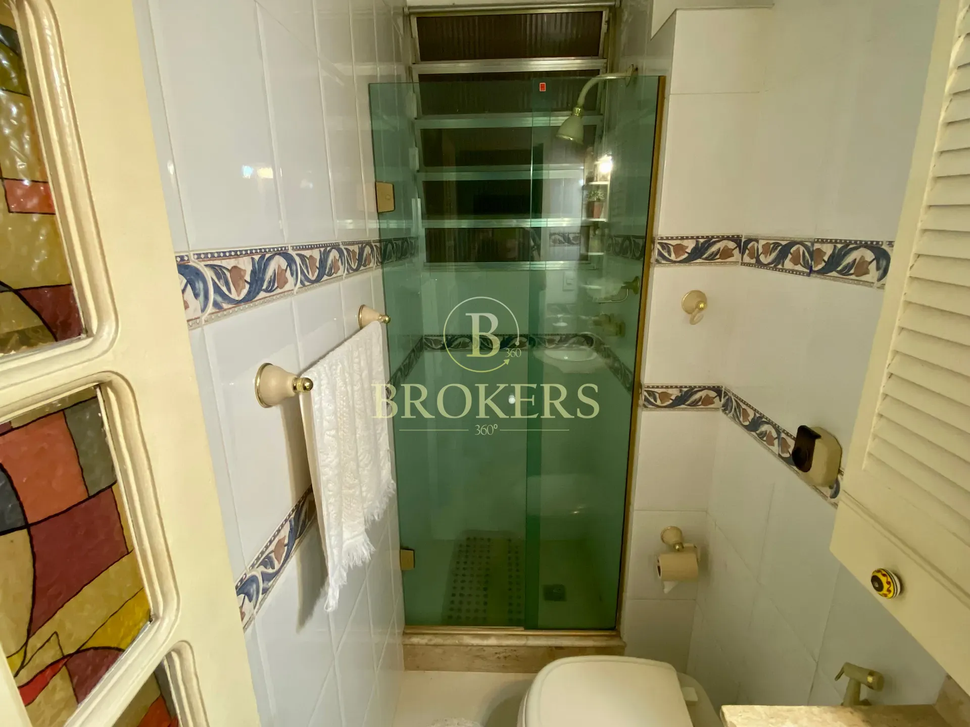 Oportunidade na quadra da praia Copacabana, Posto 3! Apartamento modernizado à venda, 2 quartos , s — foto 11
