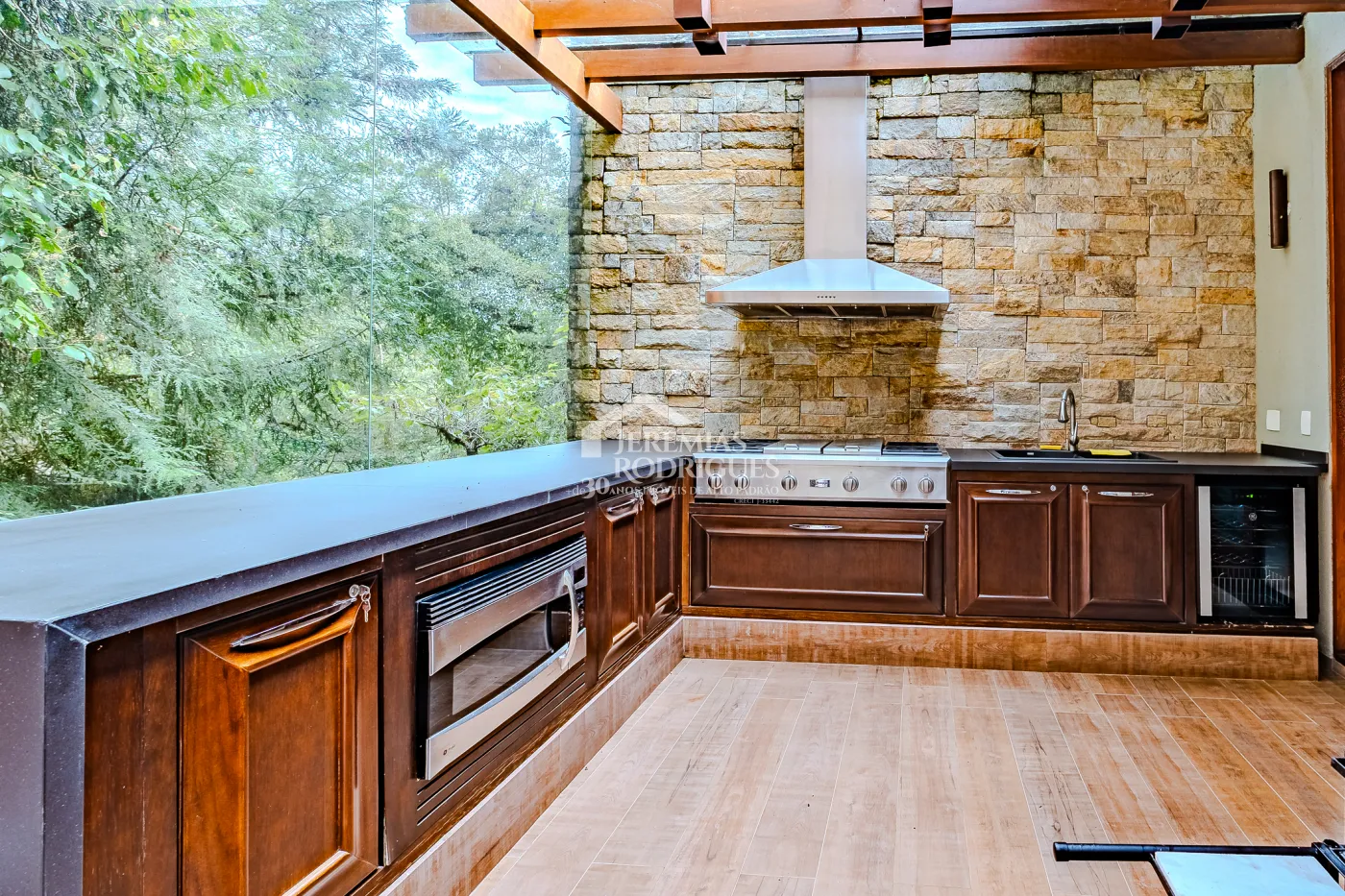 Casa para venda com 5 suítes no Condomínio Villandry em Campos do Jordão/SP