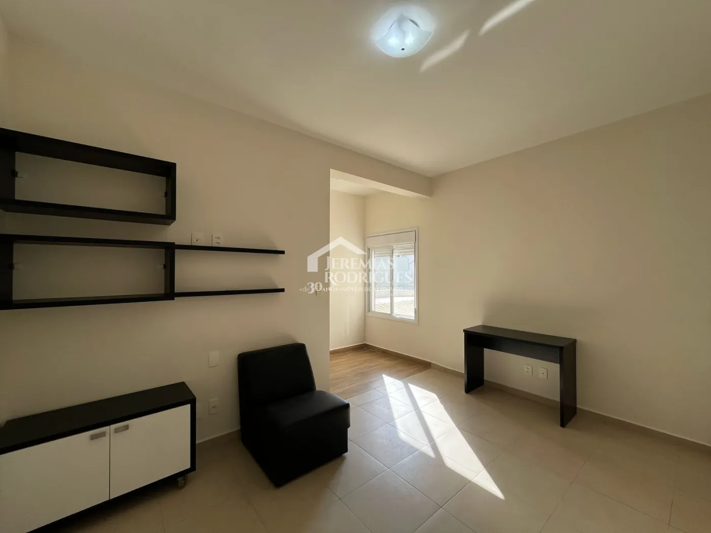 Casa à venda com 4 suítes no Condomínio Taubaté Village em Taubaté/SP.