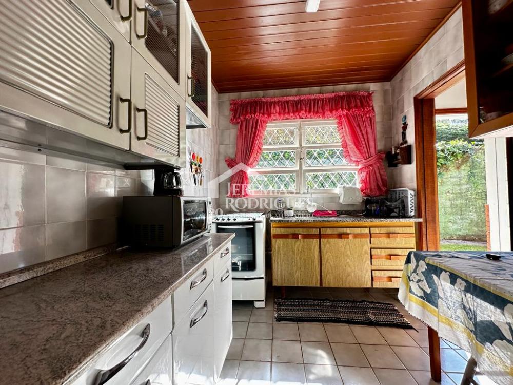 Sobrado em Condomínio com 4 dormitórios - Condomínio Colinas do Sol - Campos do Jordão/SP