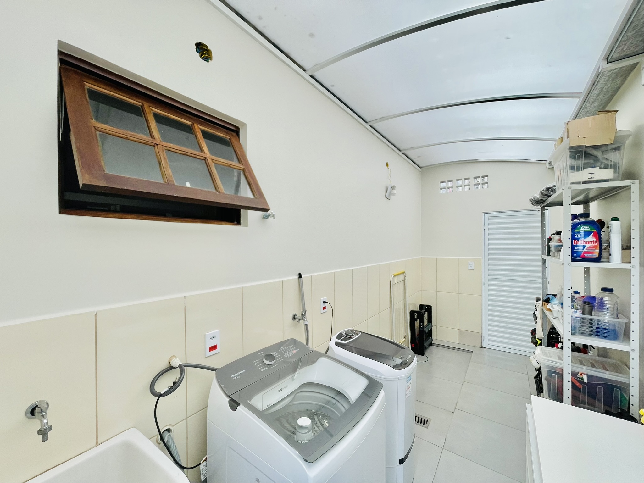 Casa para venda e locação com 4 dormitórios no Condomínio Parque dos Pássaros em Tremembé/SP.  