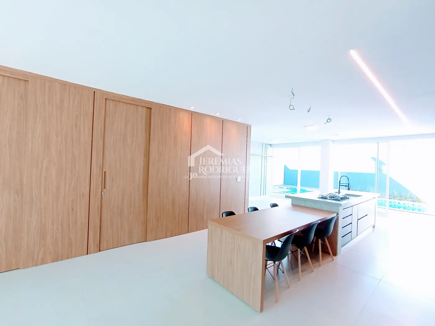Casa à venda com 3 suítes no Condomínio Residencial Tecoara em Taubaté/SP