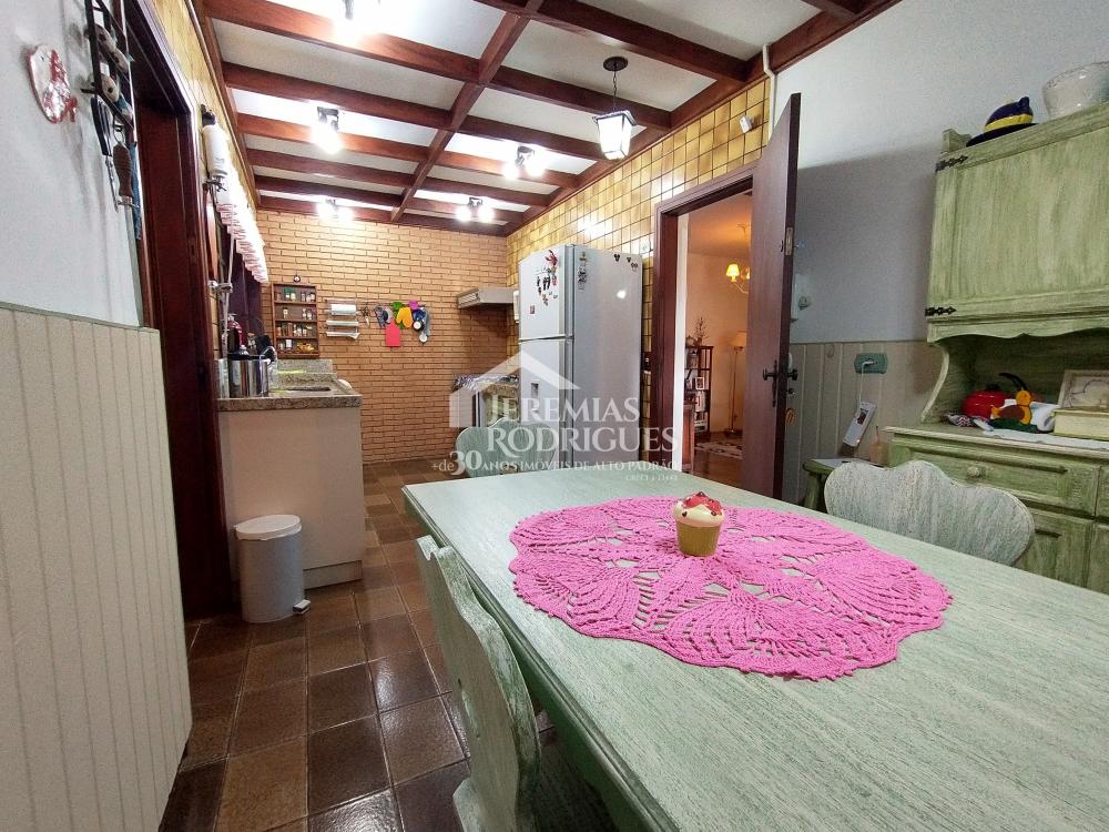 Casa com 4 dormitórios, 281 m² - Condomínio Jardim Véu da Noiva - Campos do Jordão/SP