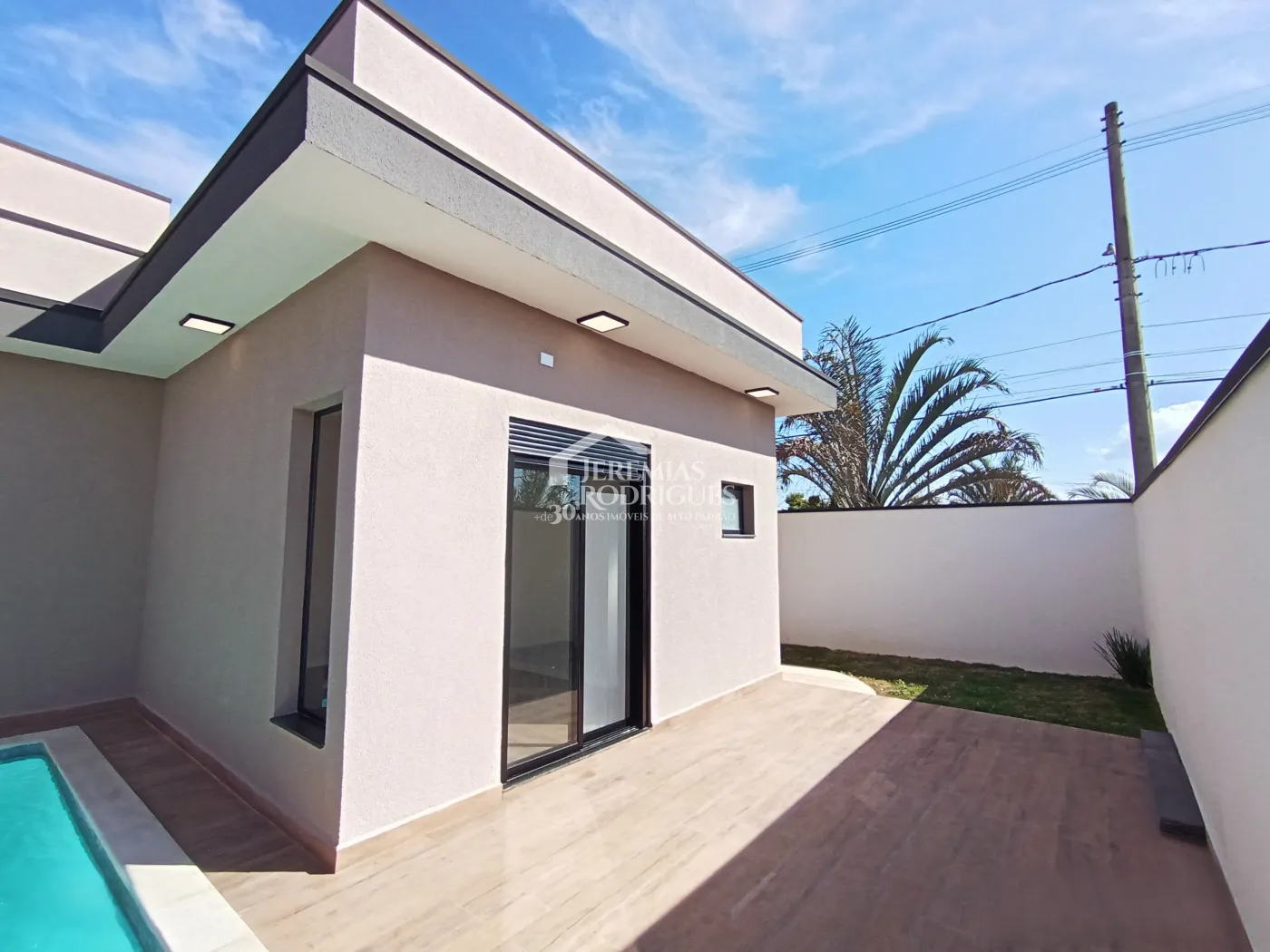 Casa à venda com 3 suítes no Condomínio Village Splendore em Pindamonhangaba/SP.