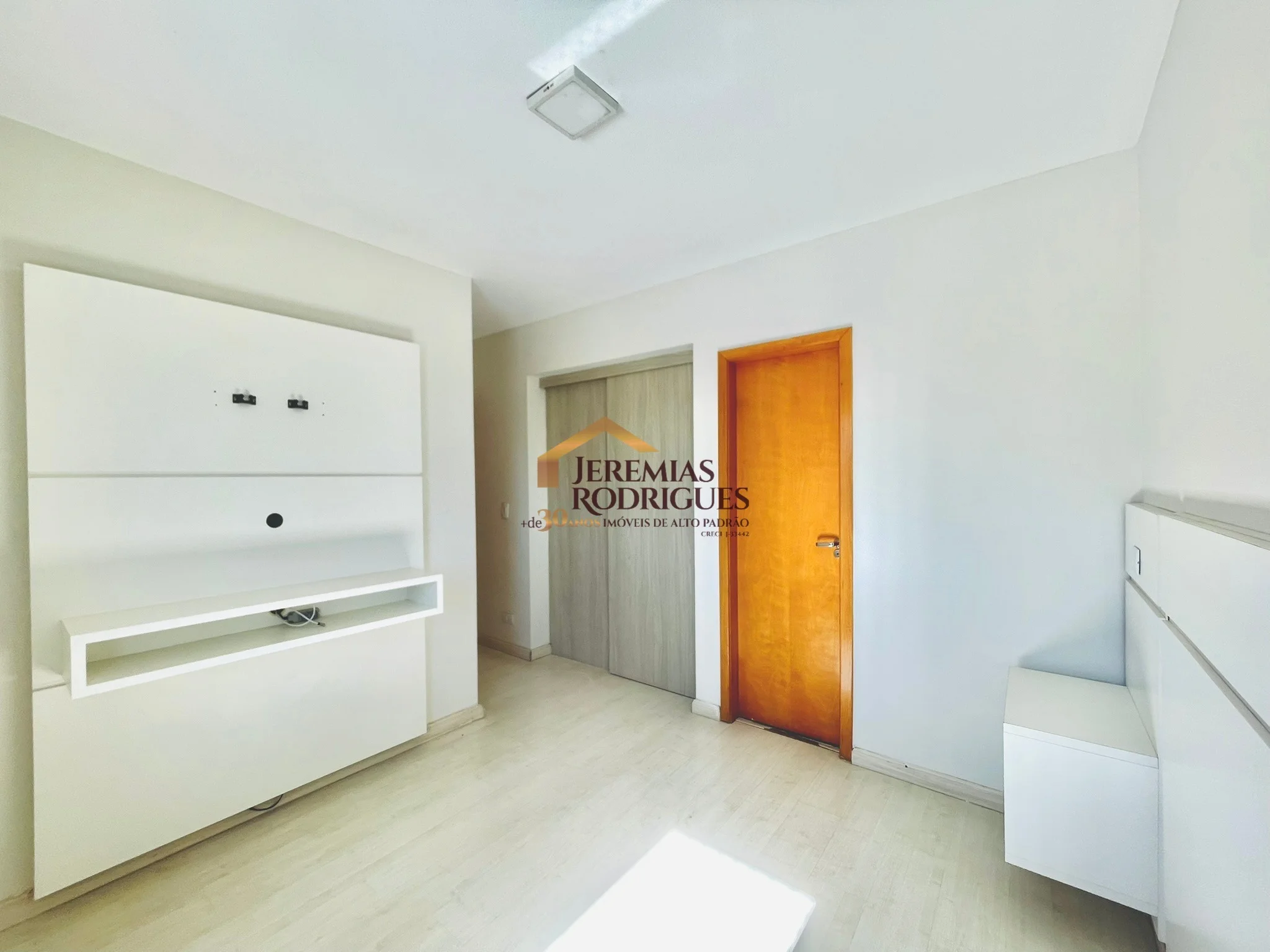 Apartamento para locação no Condomínio Varandas da Mantiqueira em Taubaté/SP.