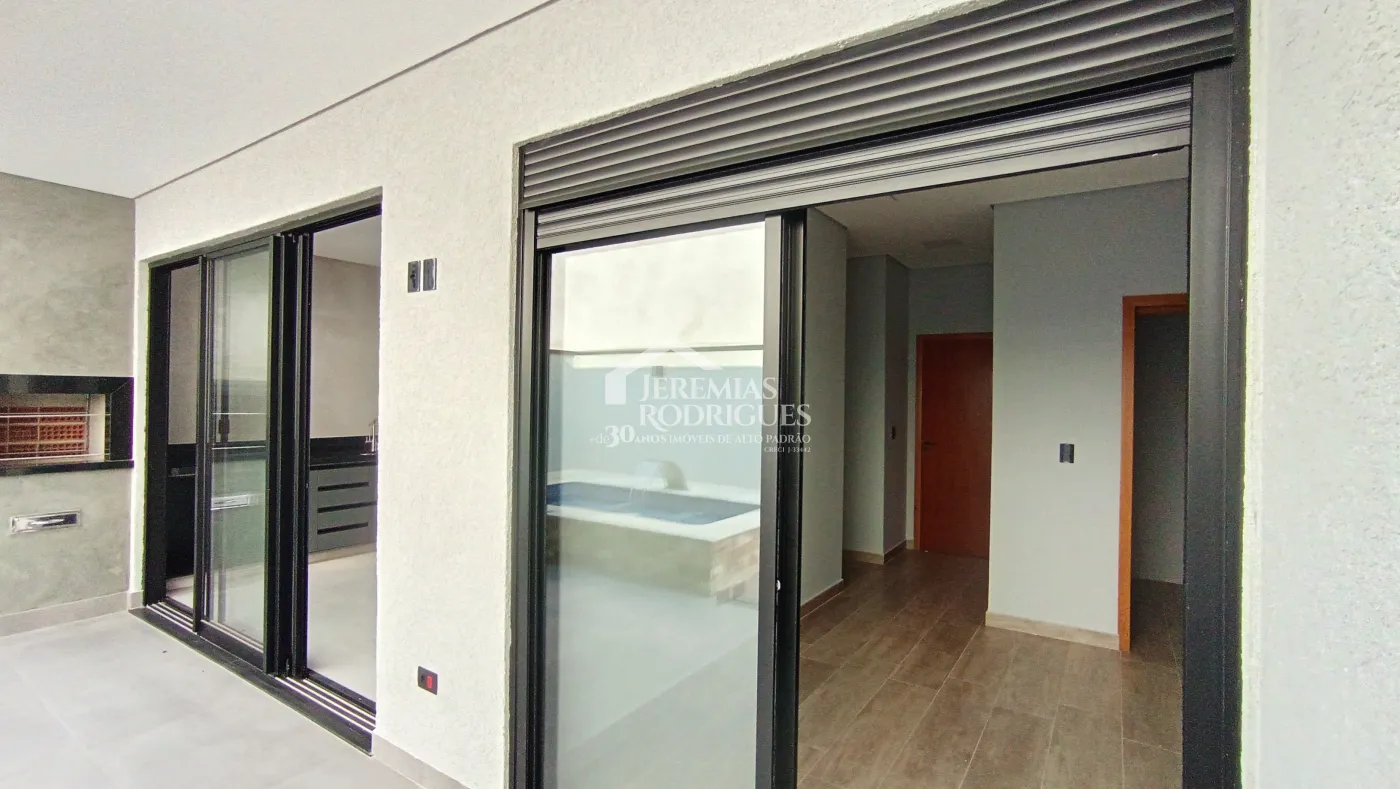 Casa à venda com 3 dormitórios no Condomínio Pérola do Vale em Tremembé/SP.