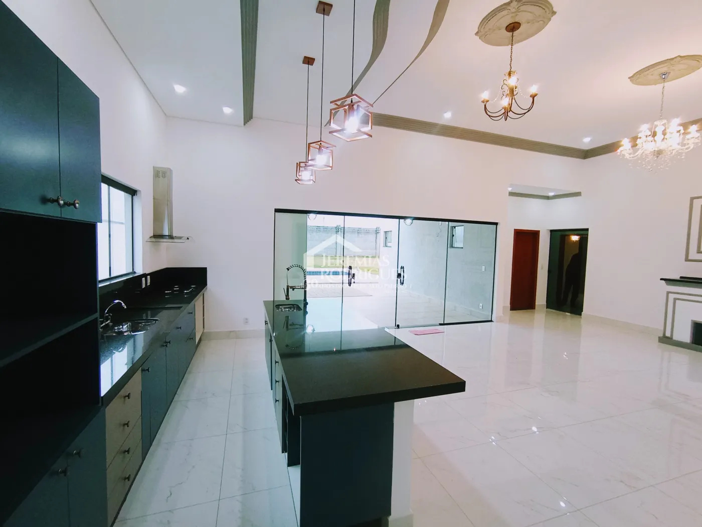 Casa para venda e locação com 3 dormitórios, no Condomínio Colonial Village II em Pindamonhangaba/SP