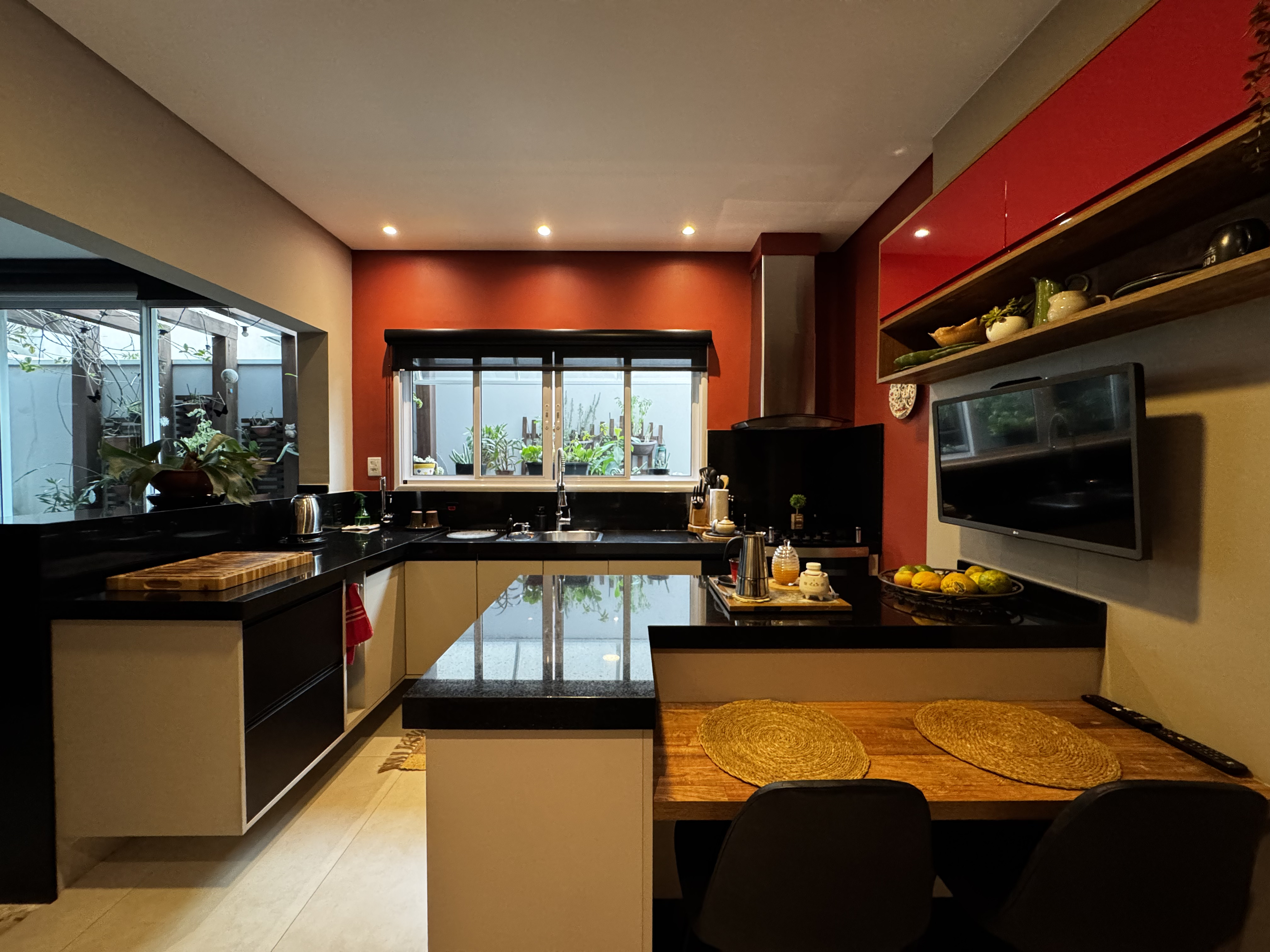 Casa à venda com 3 suítes no Condomínio Reserva dos Lagos em Pindamonhangaba/SP.