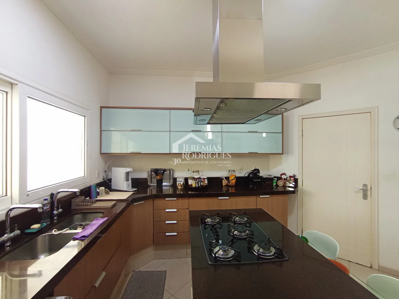 Casa à venda com 4 dormitórios no Condomínio Village Paineiras em Pindamonhangaba/SP