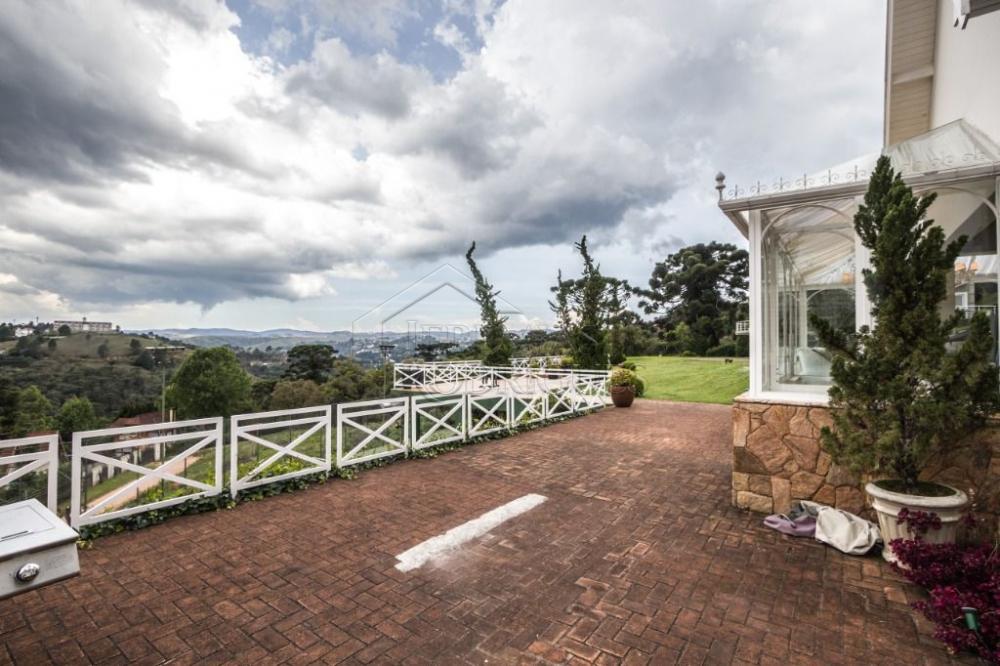 Casa à venda com 7 dormitórios no bairro Recanto das Araucárias em Campos do Jordão/SP.