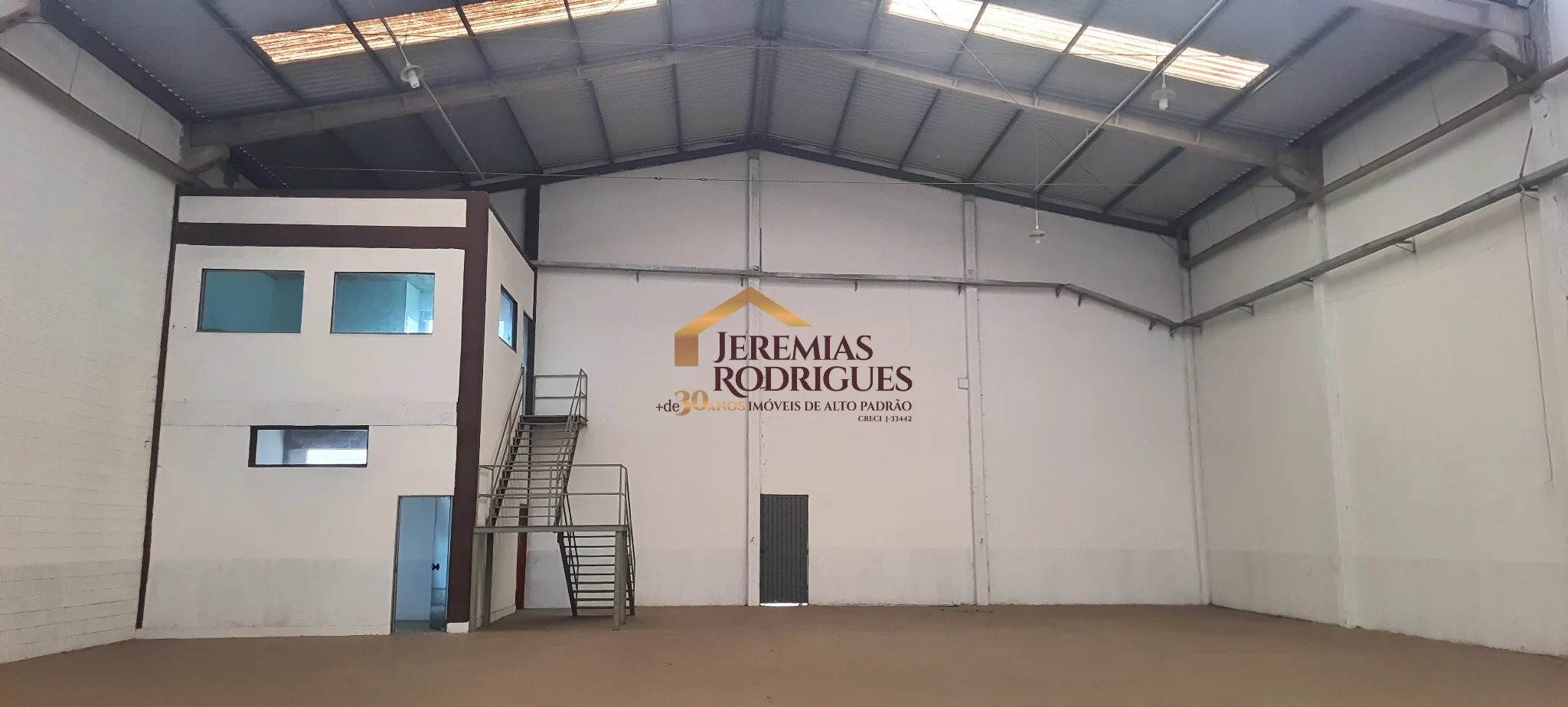 Galpão comercial para alugar em Pindamonhangaba/SP.