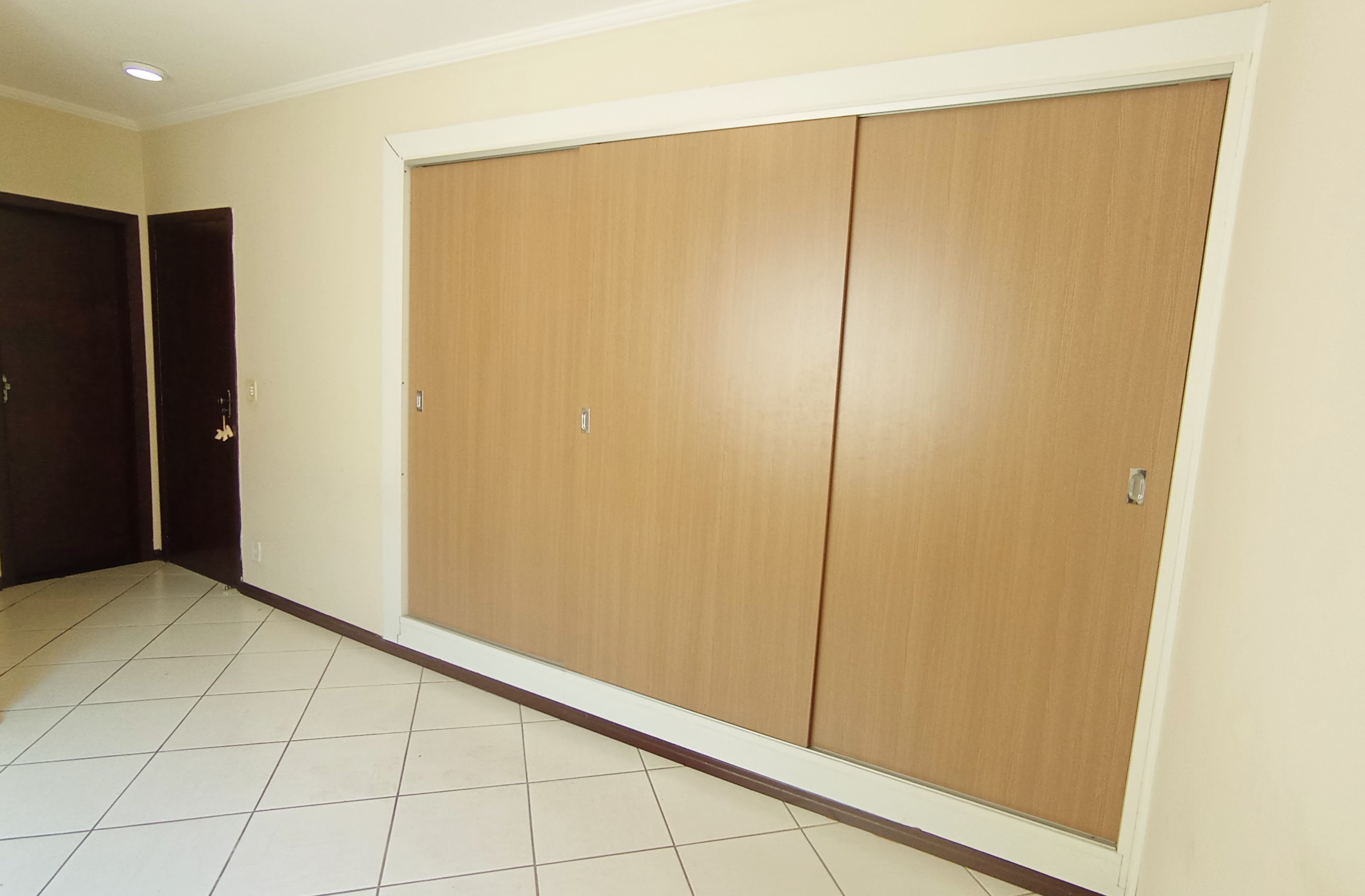 Casa para venda e locação com 3 dormitórios no Condomínio Vale dos Príncipes em Taubaté/SP.