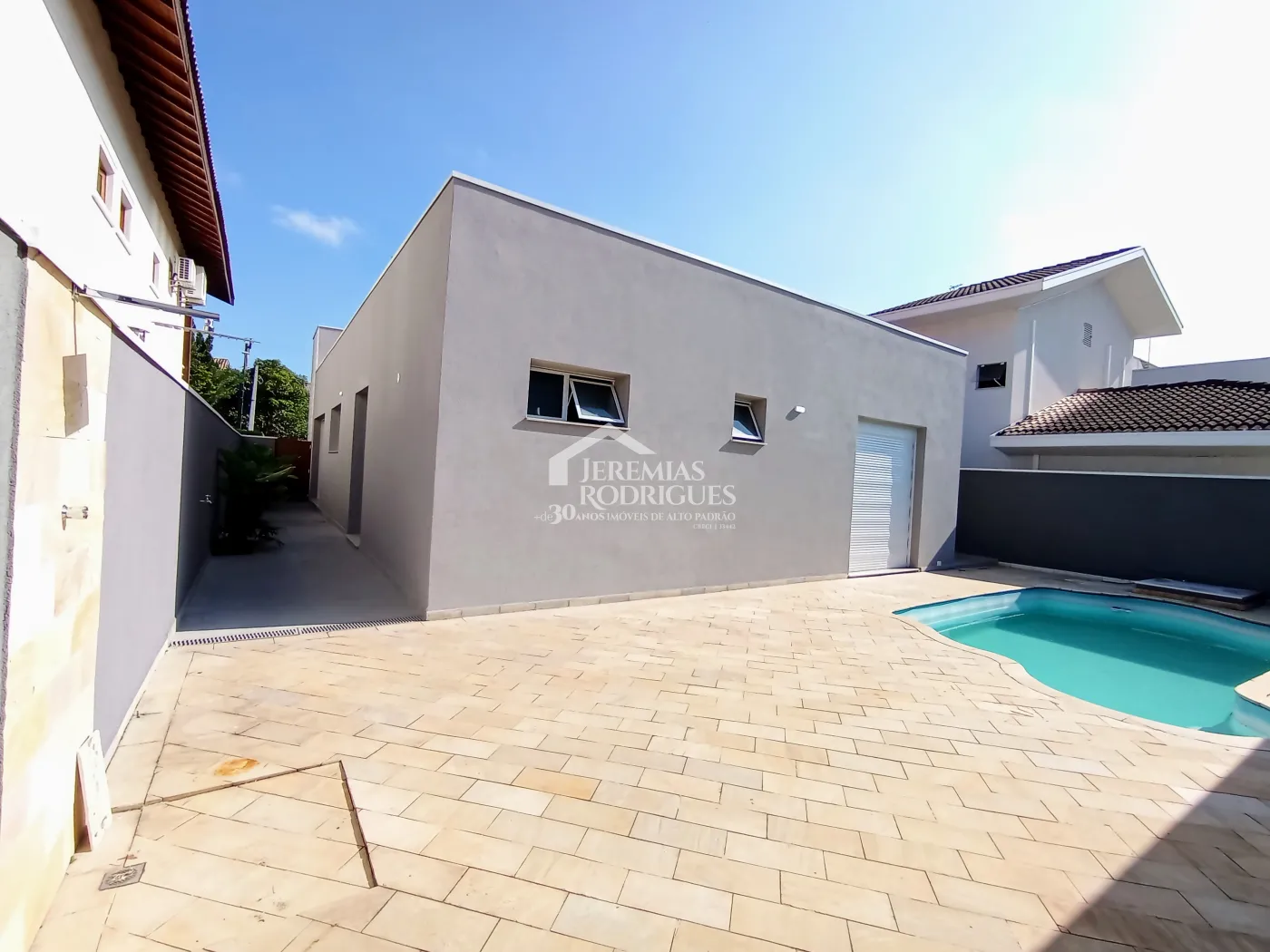 Casa à venda com 3 dormitórios no Condomínio Taubaté Village em Taubaté/SP.