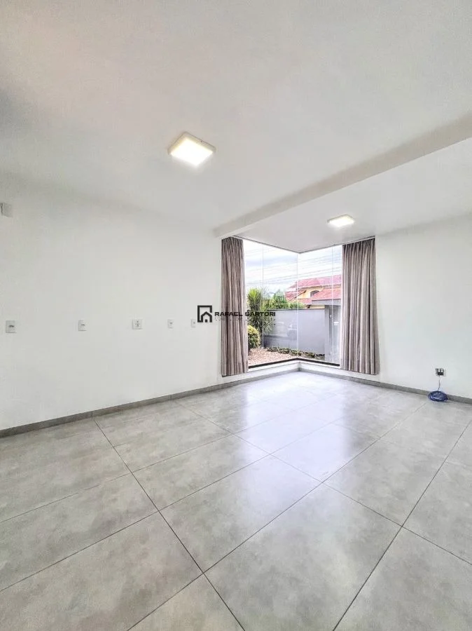 CASA COM 05 QUARTOS BAIRRO AMIZADE