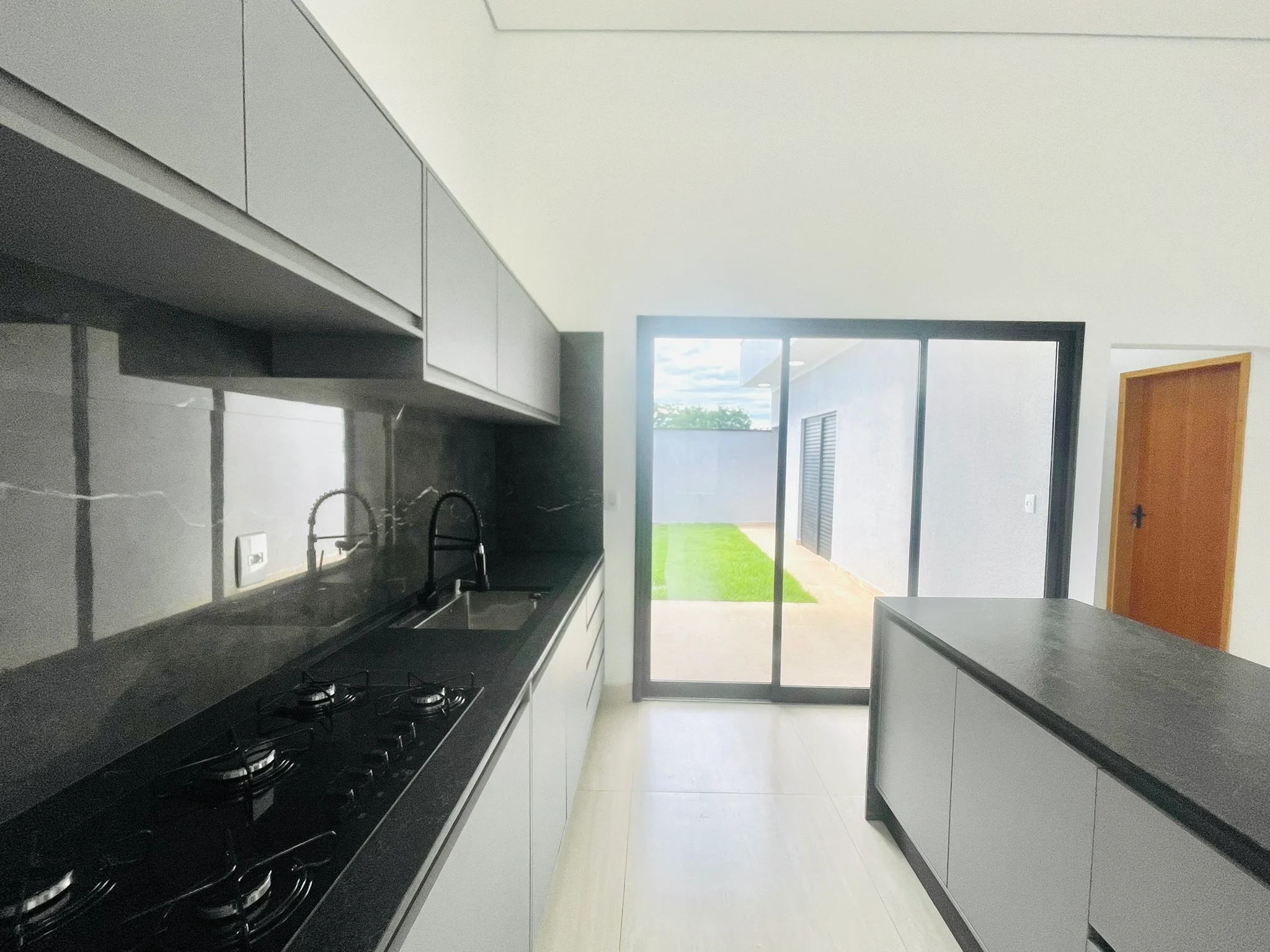 Casa para venda e locação, com 3 dormitórios no Condomínio Vila Romana em Pindamonhangaba/SP