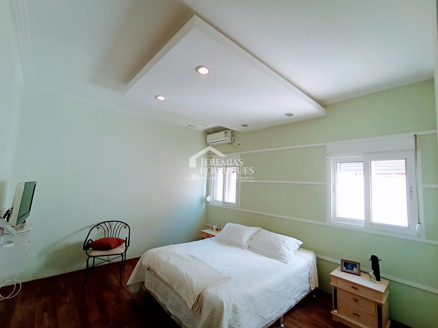 Casa à venda com 4 dormitórios no Condomínio Village Paineiras em Pindamonhangaba/SP