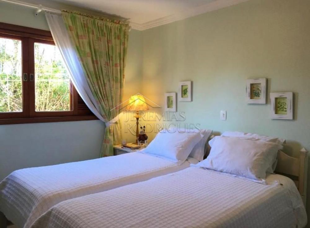 Casa à venda com 6 dormitórios no Alto Do Capivari em Campos do Jordão/SP.