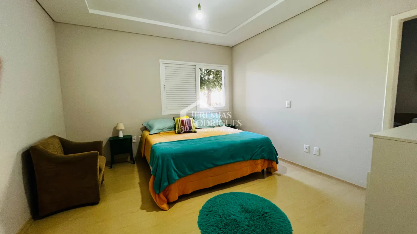 Casa para venda e locação com 6 dormitórios no Condomínio Chácaras Cataguá em Taubaté/SP.