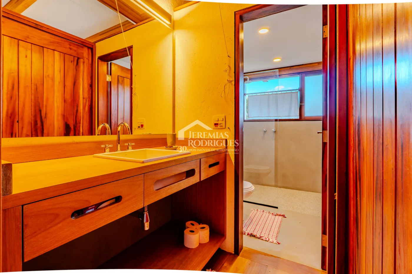 Mansão à venda com 4 suítes no Condomínio Parque da Mantiqueira em Santo Antônio do Pinhal/SP.