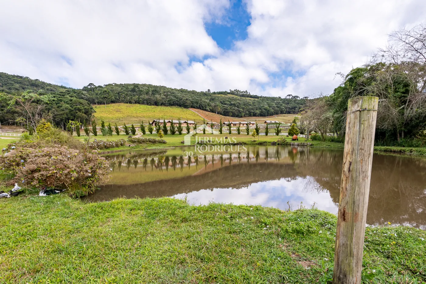 Fazenda com 2.904.000 m² - Sapucaí-Mirim - MG
