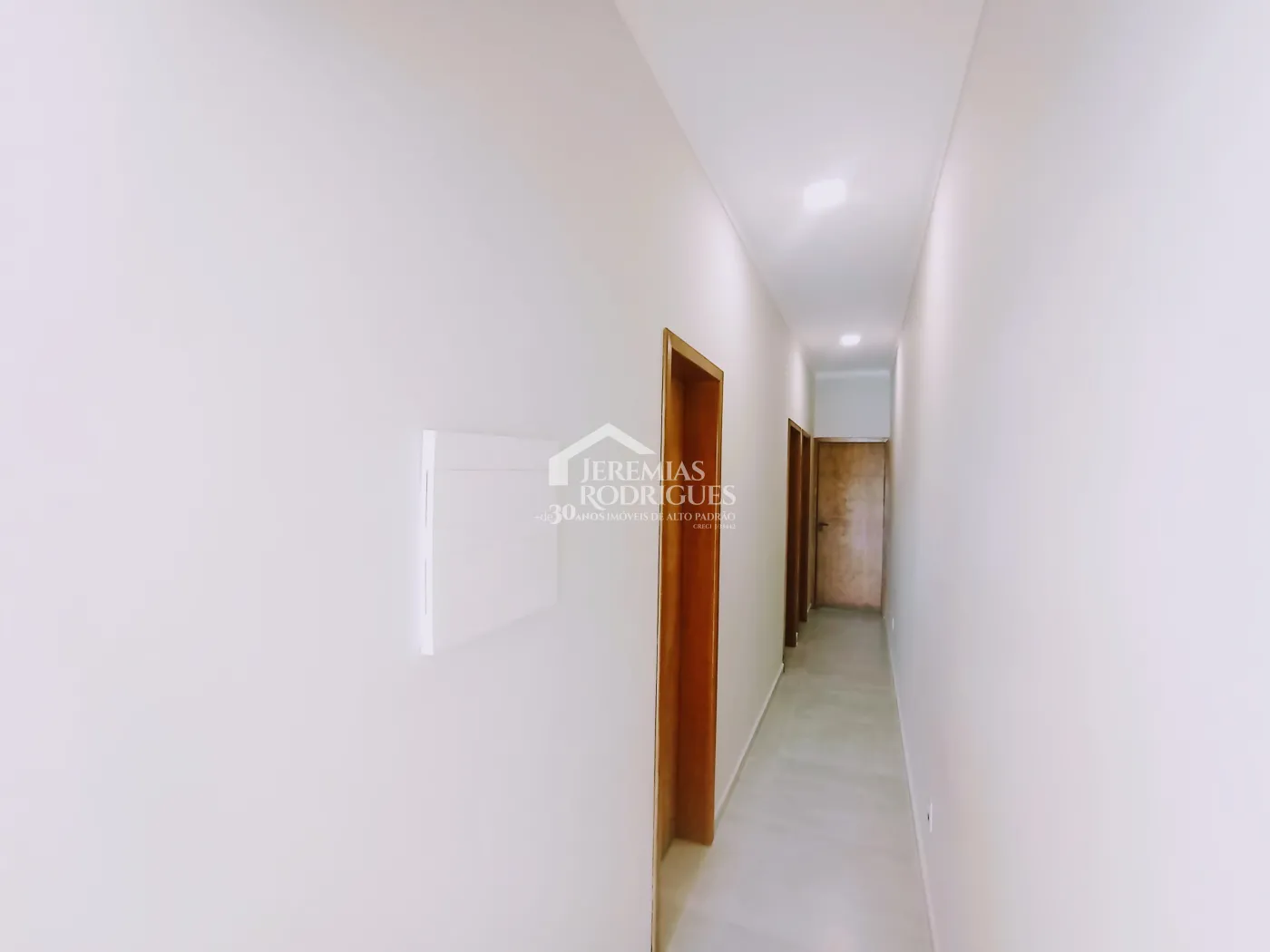 Casa à venda com 3 dormitórios no Condomínio Bosque da Imperatriz em Pindamonhangaba/SP.