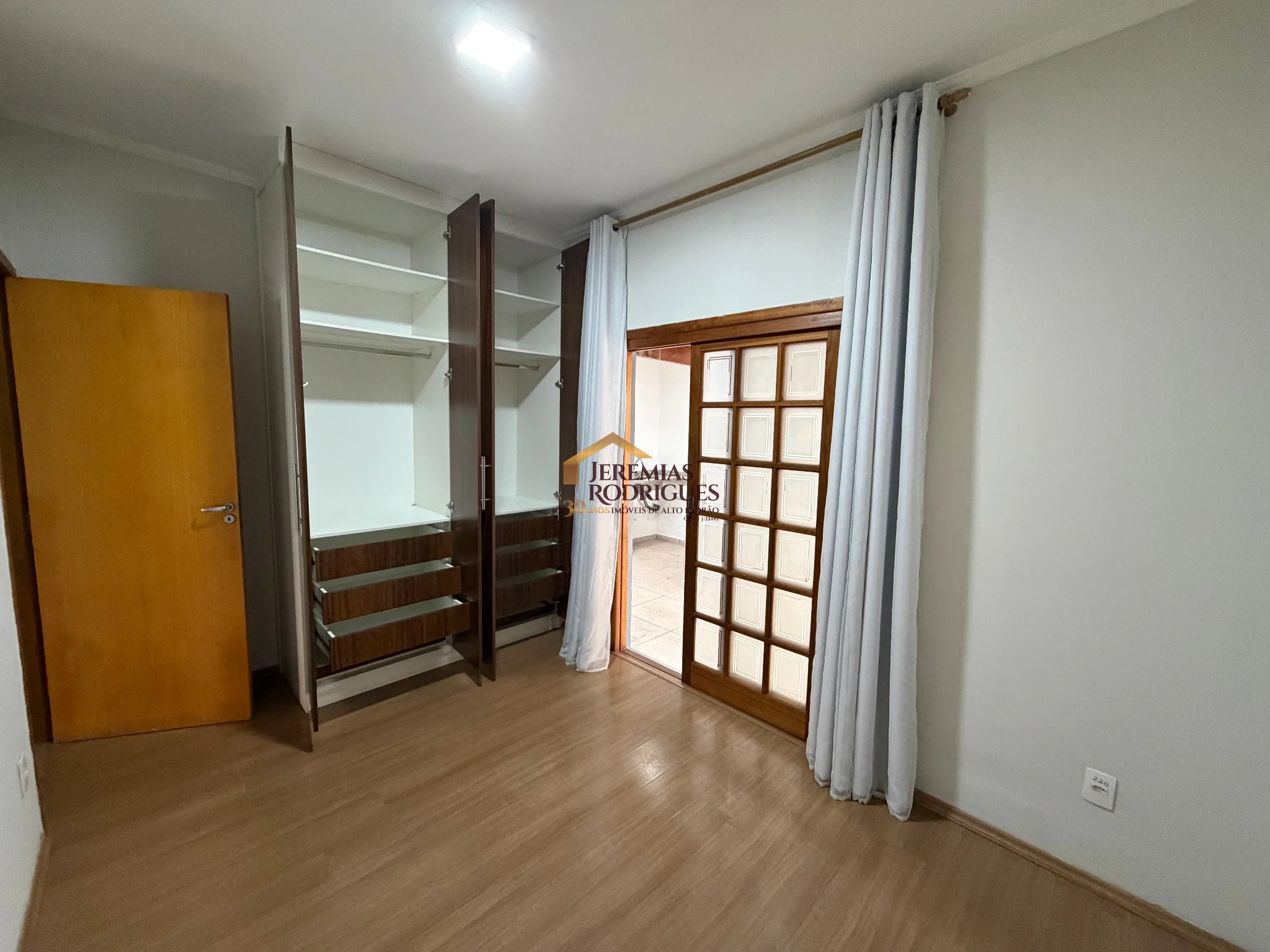 Casa para locação no Condomínio Morada dos Pássaros em Pindamonhangaba/SP. - foto 8