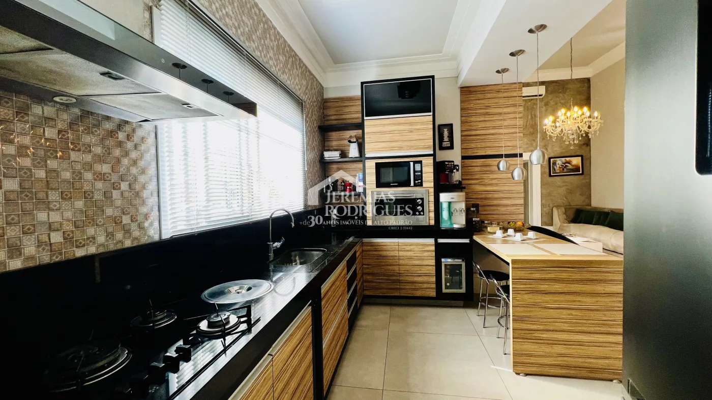 Casa à venda com 3 suítes no Condomínio Campos do Conde II Chambord em Tremembé/SP