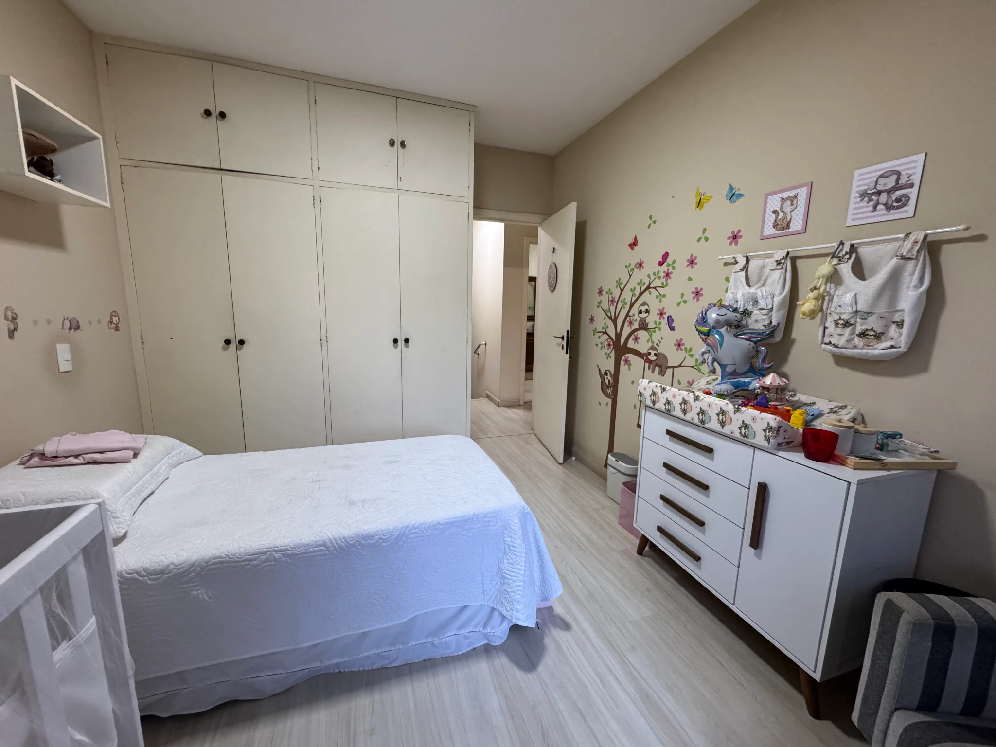 Casa à venda com 5 dormitórios no Condomínio Villlage Paineiras em Pindamonhangaba/SP. 