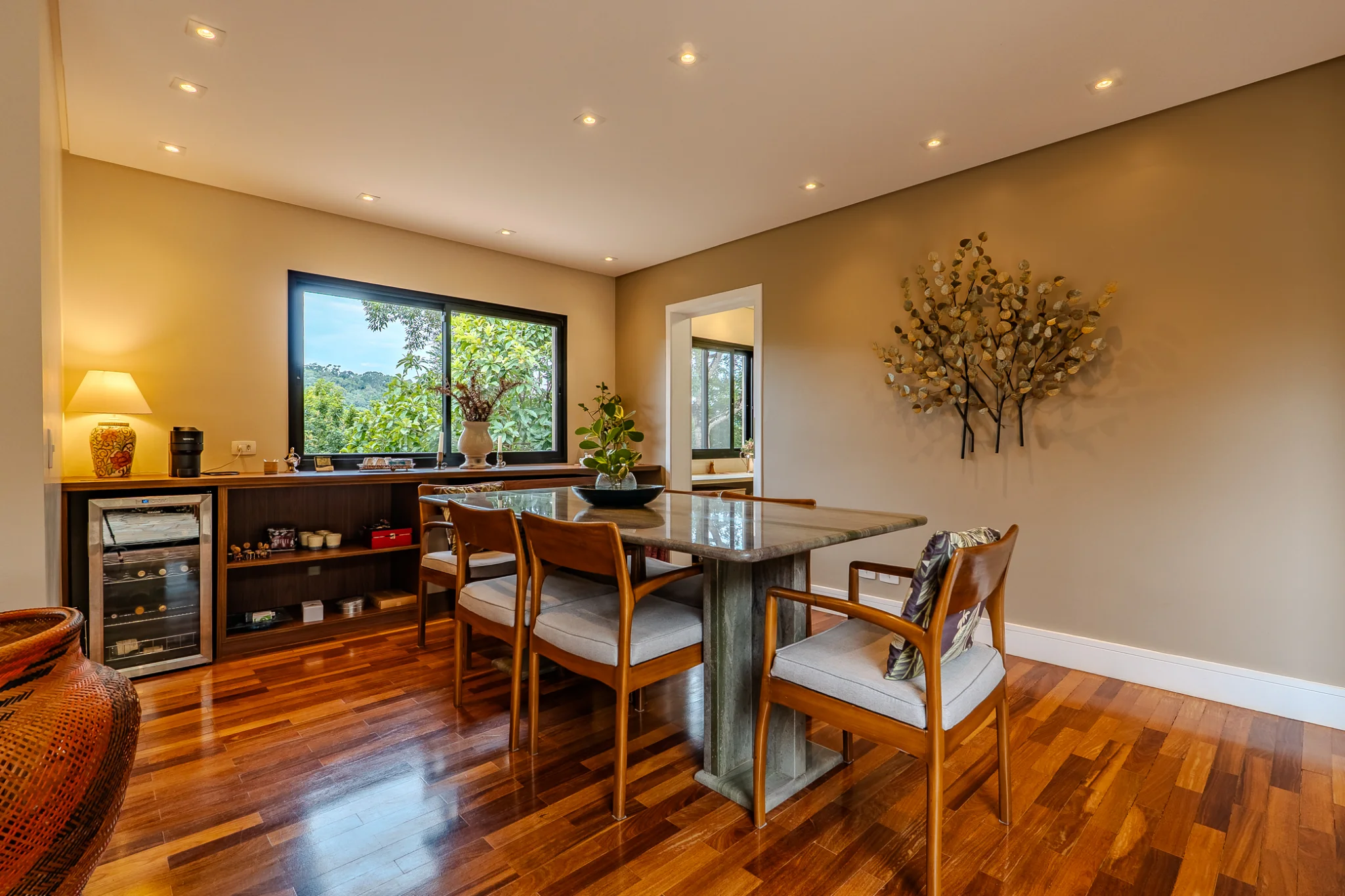 Casa à venda com 4 suítes no Residencial Santo Antônio em Santo Antônio do Pinhal/SP.