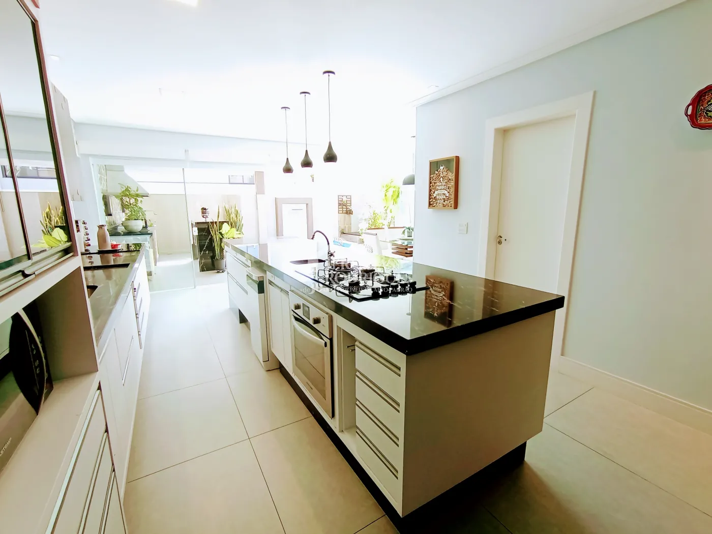 Casa à venda com 4 suítes no Condomínio Altos da Serra VI em São José dos Campos/SP