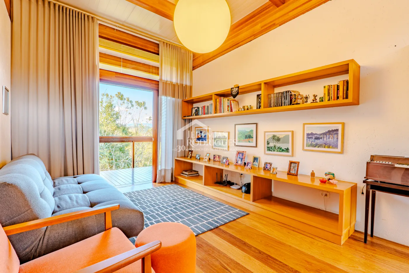 Mansão à venda com 4 suítes no Condomínio Parque da Mantiqueira em Santo Antônio do Pinhal/SP.