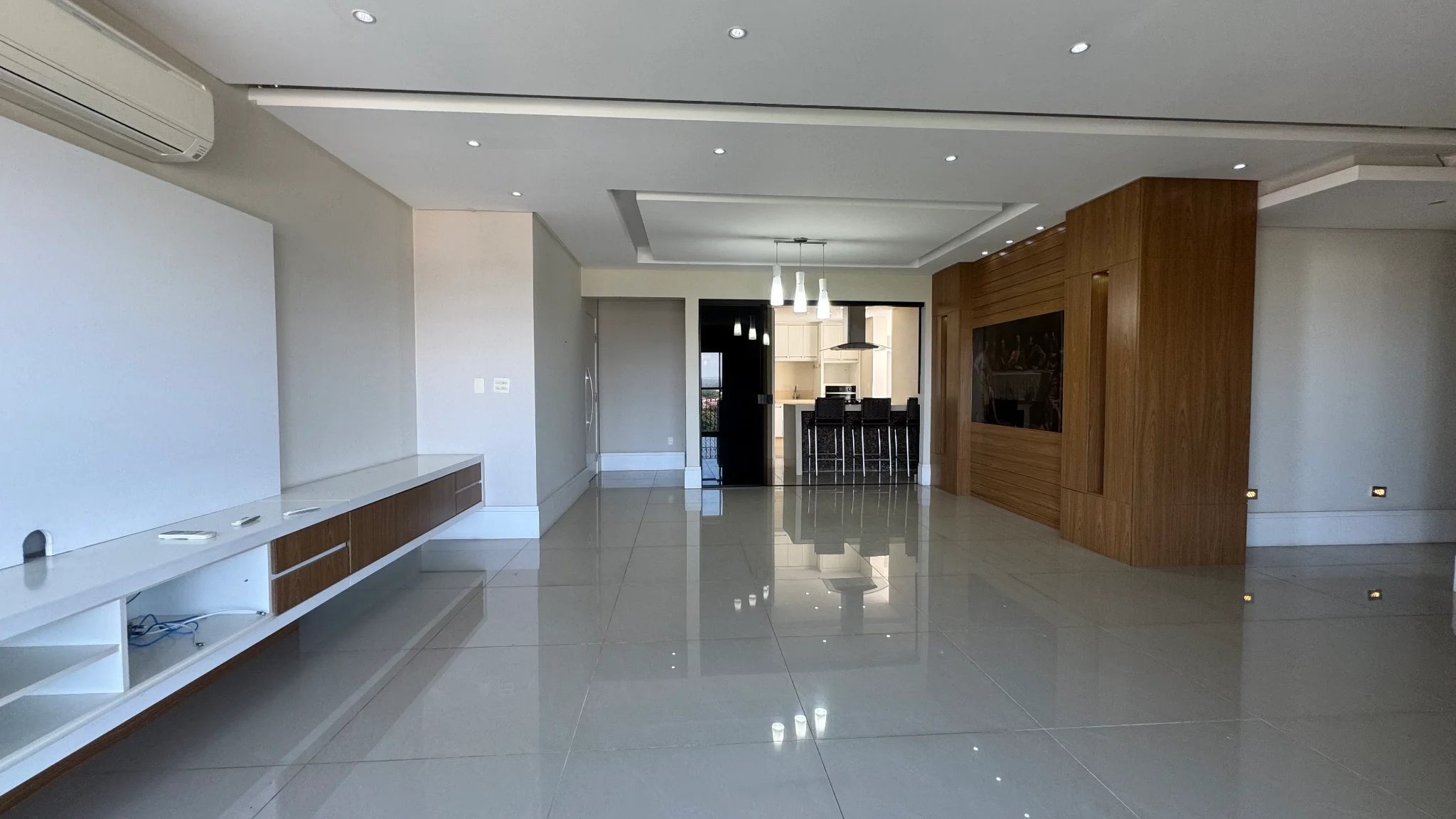 Apartamento à venda no Edifício Serra da Mantiqueira em Pindamonhangaba/SP. 