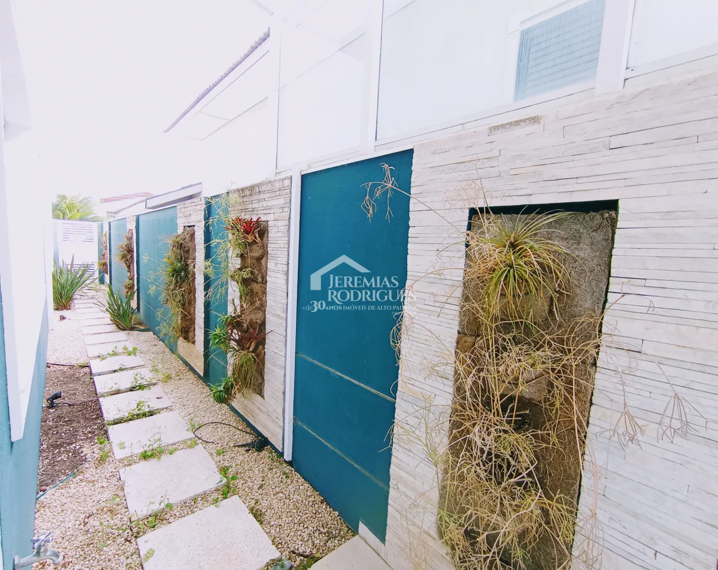 Casa para venda e locação com 4 suítes no Condomínio Taubaté Village em Taubaté/SP.