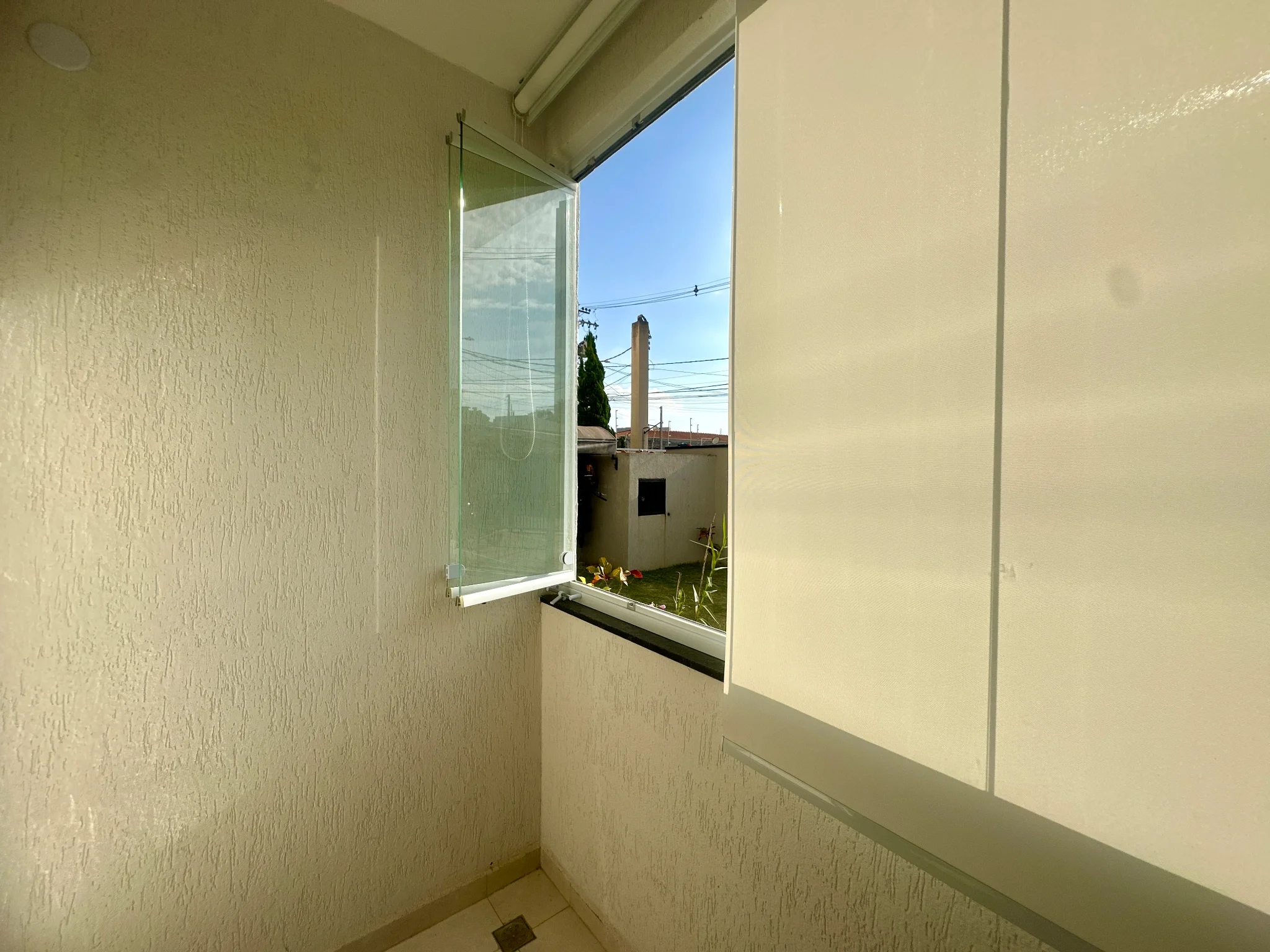 Apartamento com 2 dormitórios, 66m² para locação no Condomínio Village São José em Taubaté/SP