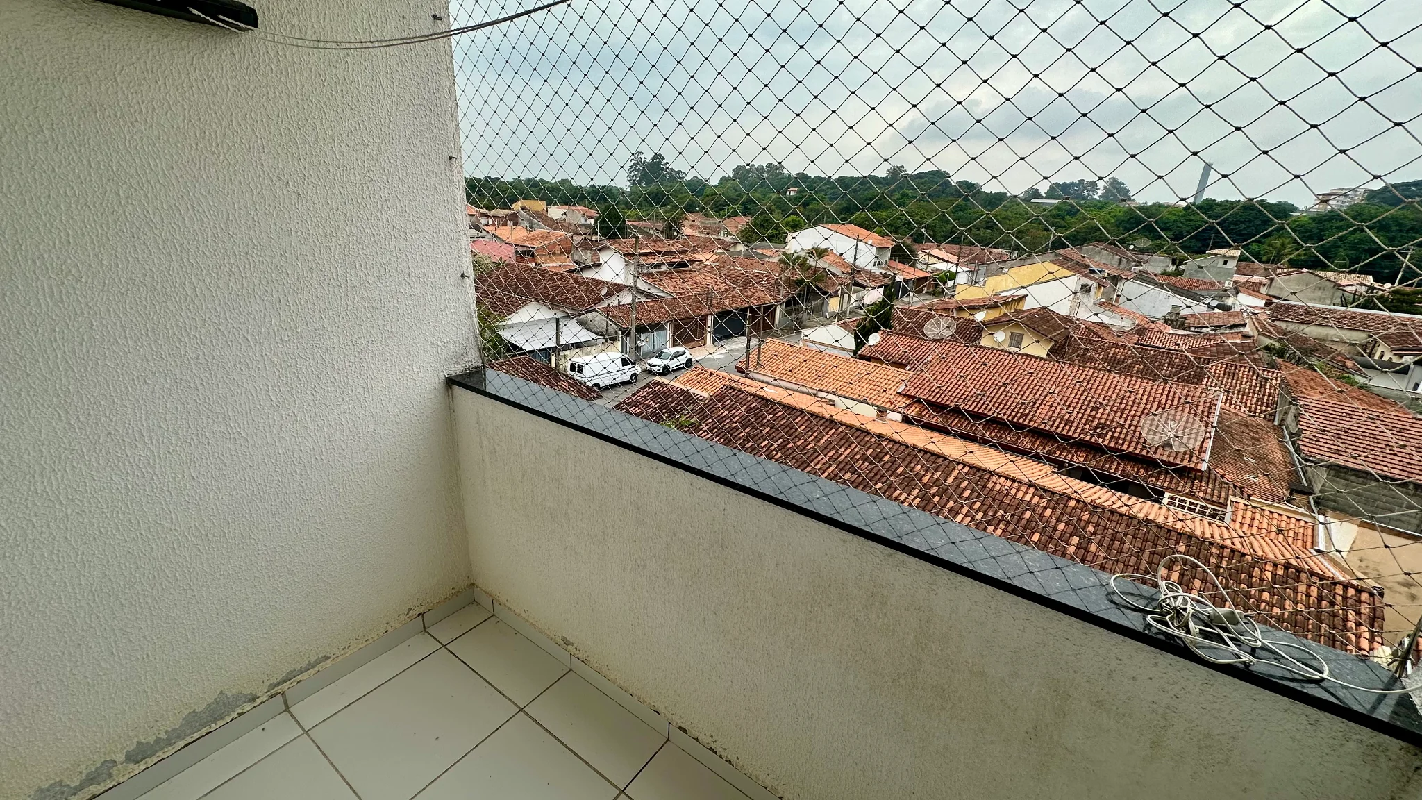 Apartamento para locação com 2 dormitórios no Condomínio Andrade em Pindamonhangaba/SP. 