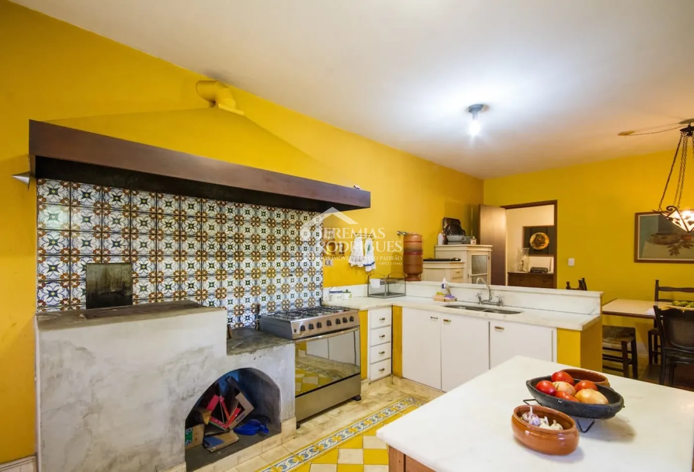 Casa à venda com 4 suítes no bairro Descansópolis em Campos do Jordão/SP.