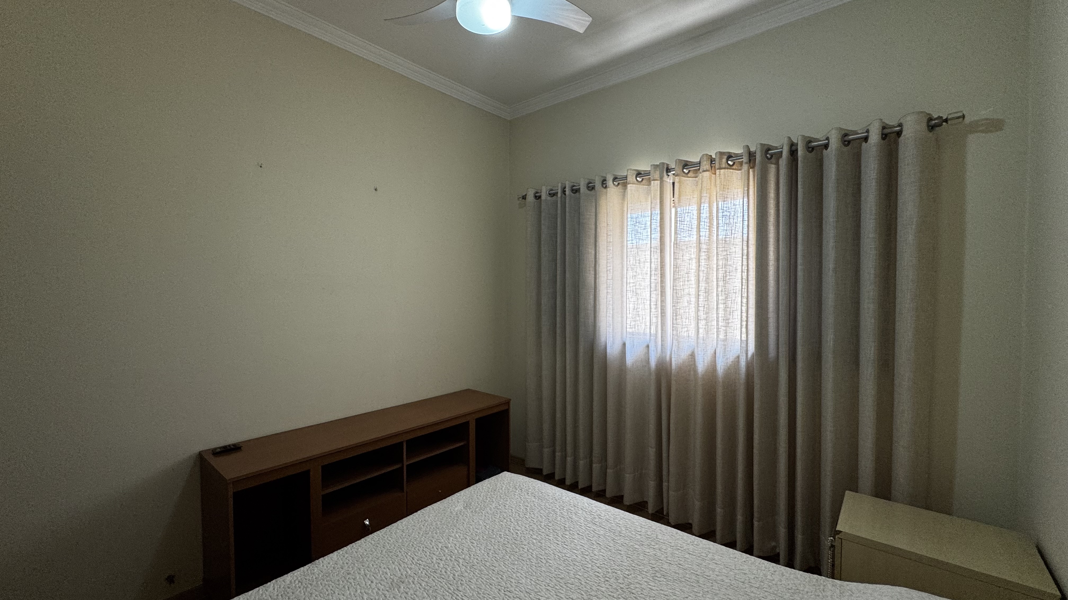 Casa à venda com 3 dormitórios no Condomínio Real Ville em Pindamonhangaba/SP.