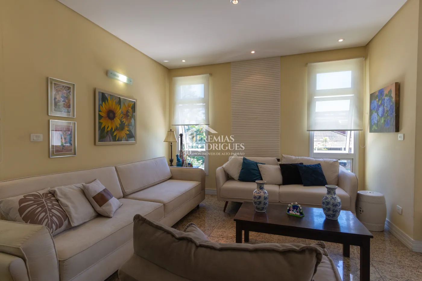 Casa para venda com 4 suítes no Condomínio Residencial dos Pinheiros em Caçapava/SP