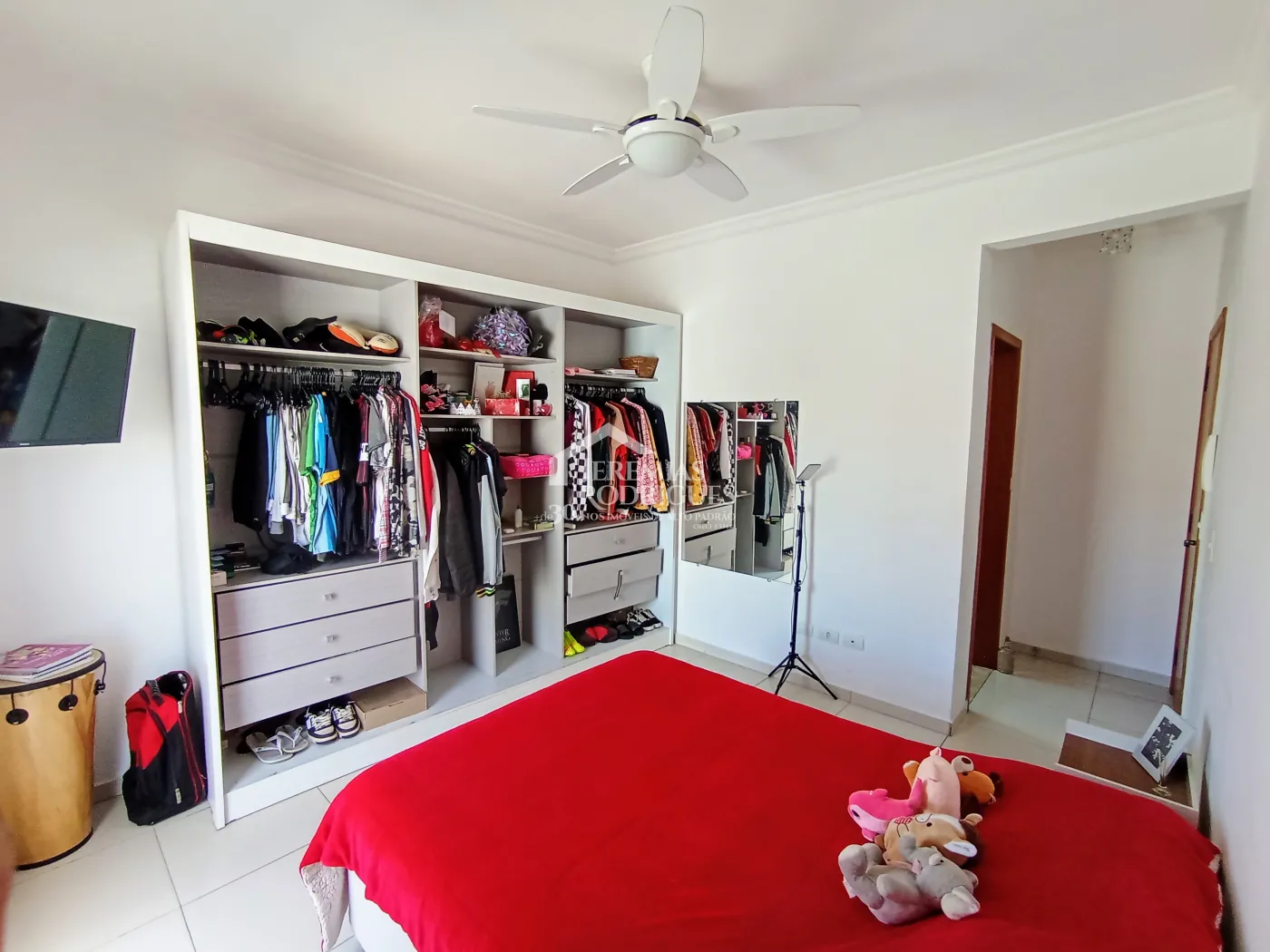 Casa assobradada com 3 suítes - Condomínio Jardim Oásis - Taubaté/SP.