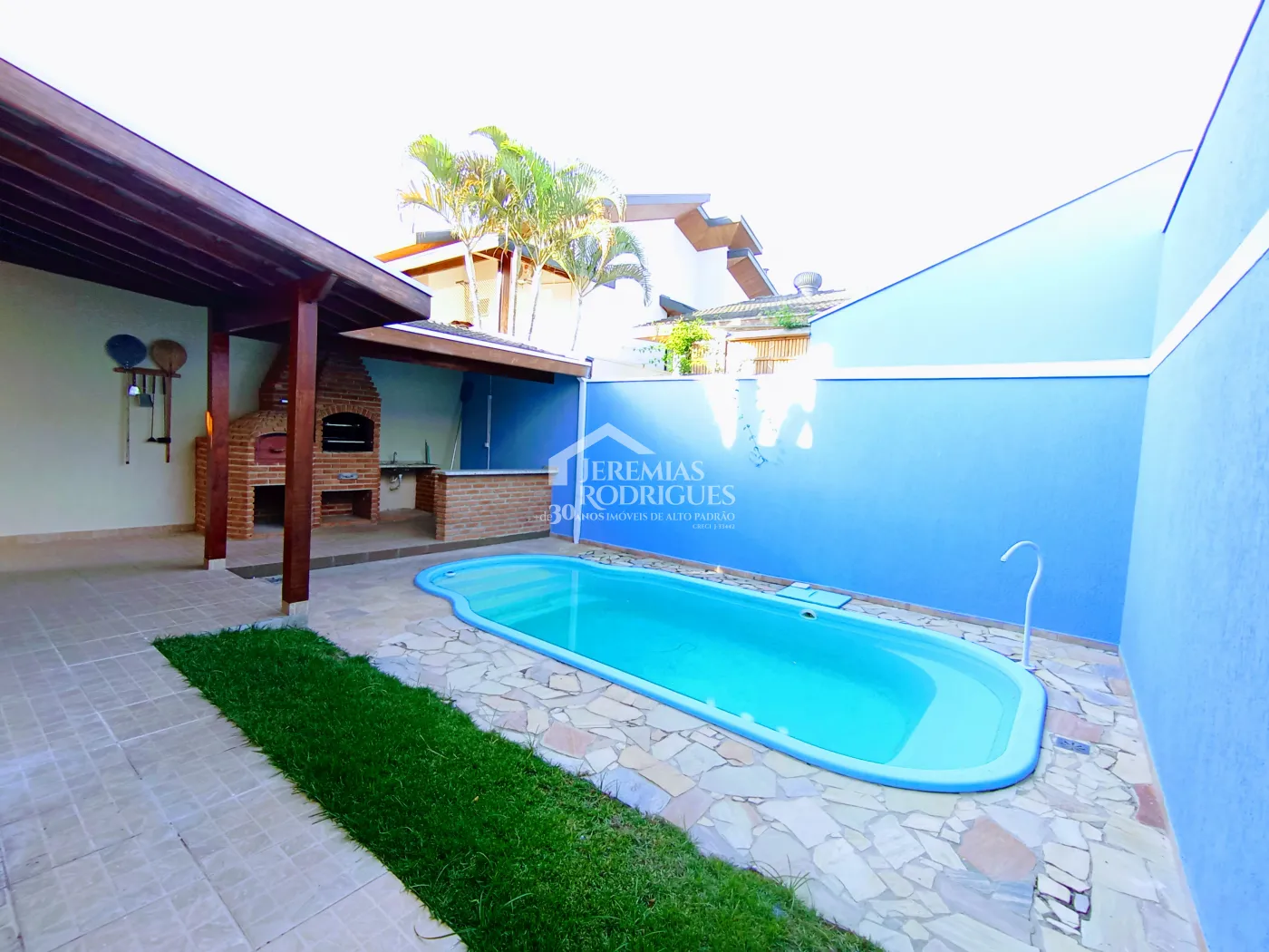 Casa para venda e locação com 4 dormitórios no Condomínio Campos do Conde I em Tremembé/SP