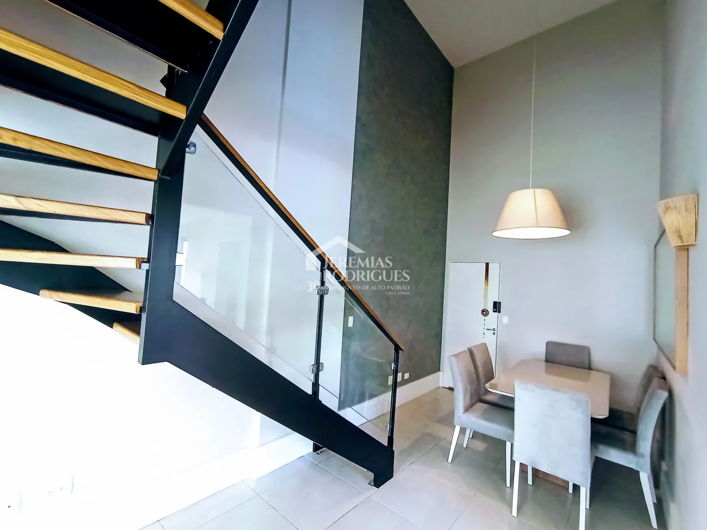 Apartamento duplex à venda com 3 dormitórios no Edifício Residencial Jabuticabeiras em Taubaté/SP