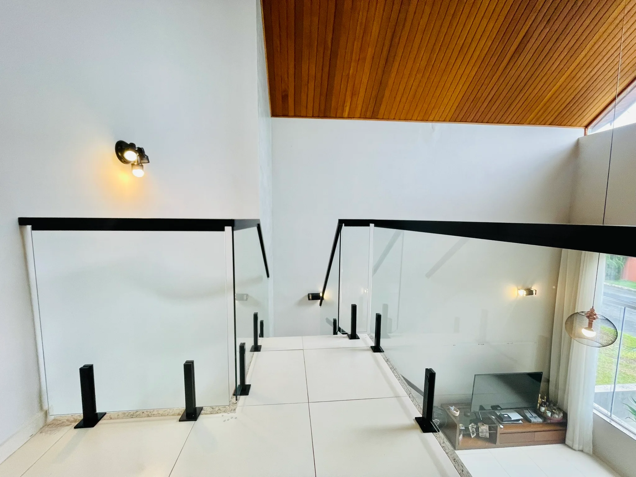 Casa à venda com 3 dormitórios no Condomínio Campos do Conde II em Tremembé/SP. 