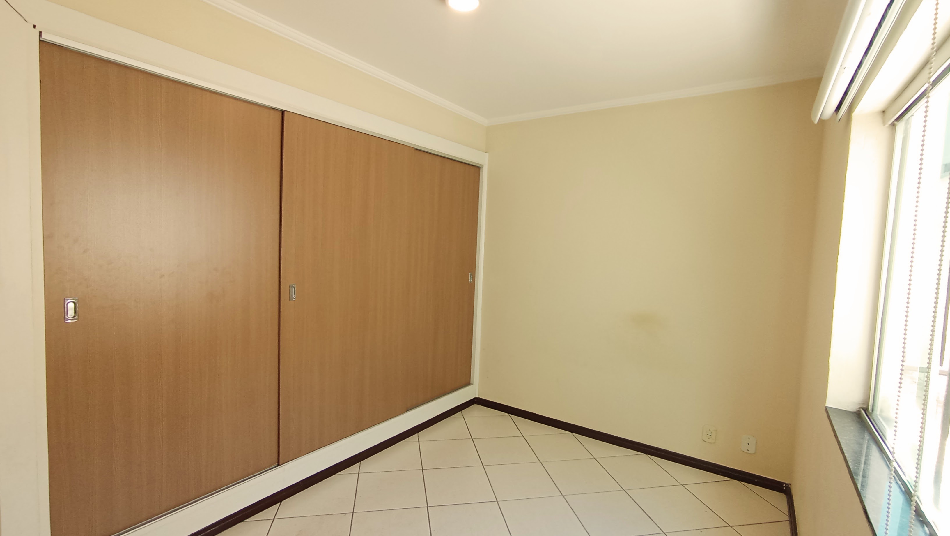 Casa para venda e locação com 3 dormitórios no Condomínio Vale dos Príncipes em Taubaté/SP.