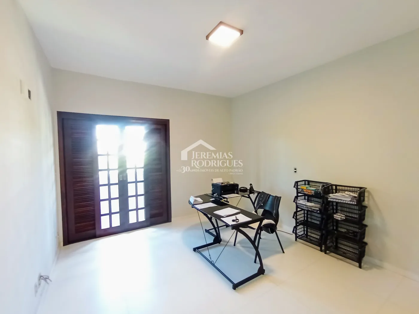 Casa à venda com 3 dormitórios no Condomínio Campos do Conde I em Tremembé/SP.