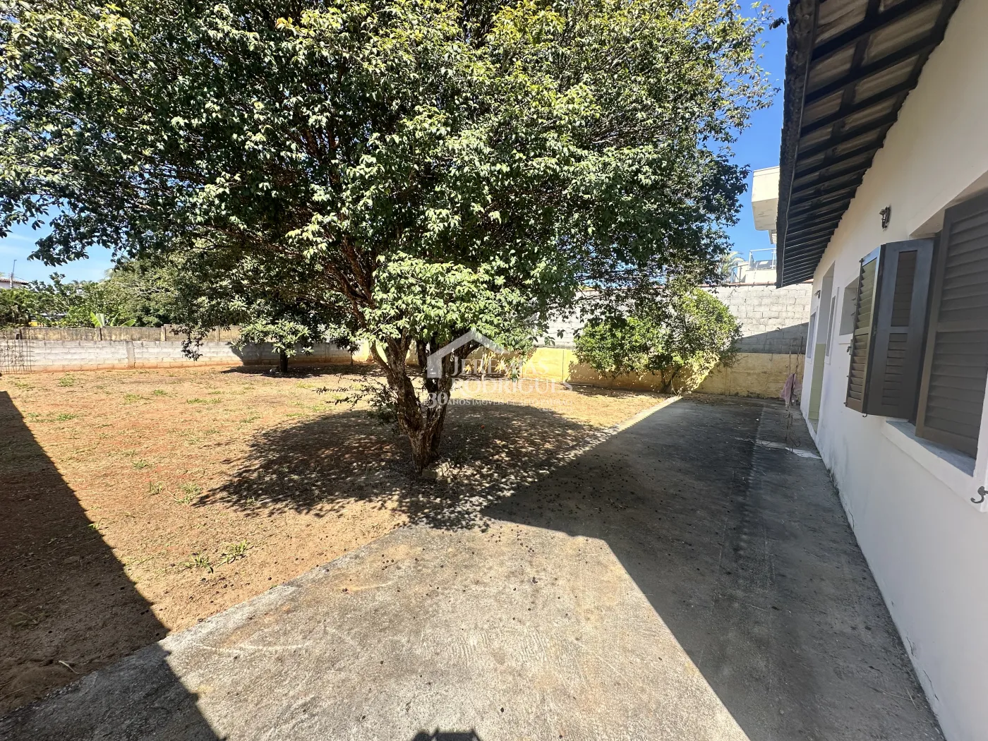 Casa para venda com 3 dormitórios no bairro Lessa em Pindamonhangaba/SP